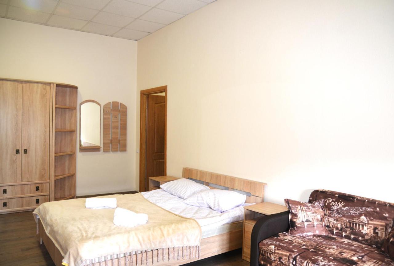 Coin Apartments & Poshtel Chernivtsi Exterior photo