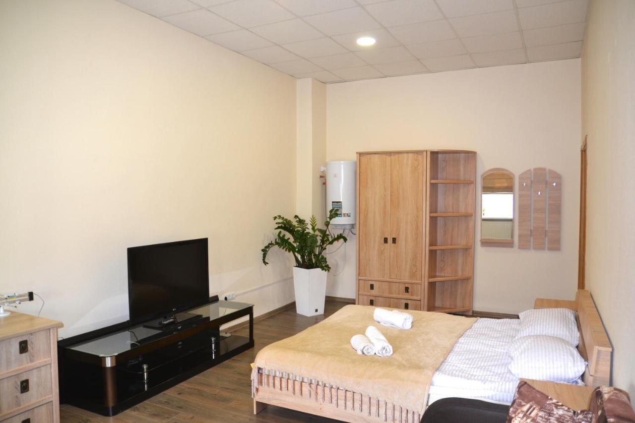 Coin Apartments & Poshtel Chernivtsi Exterior photo